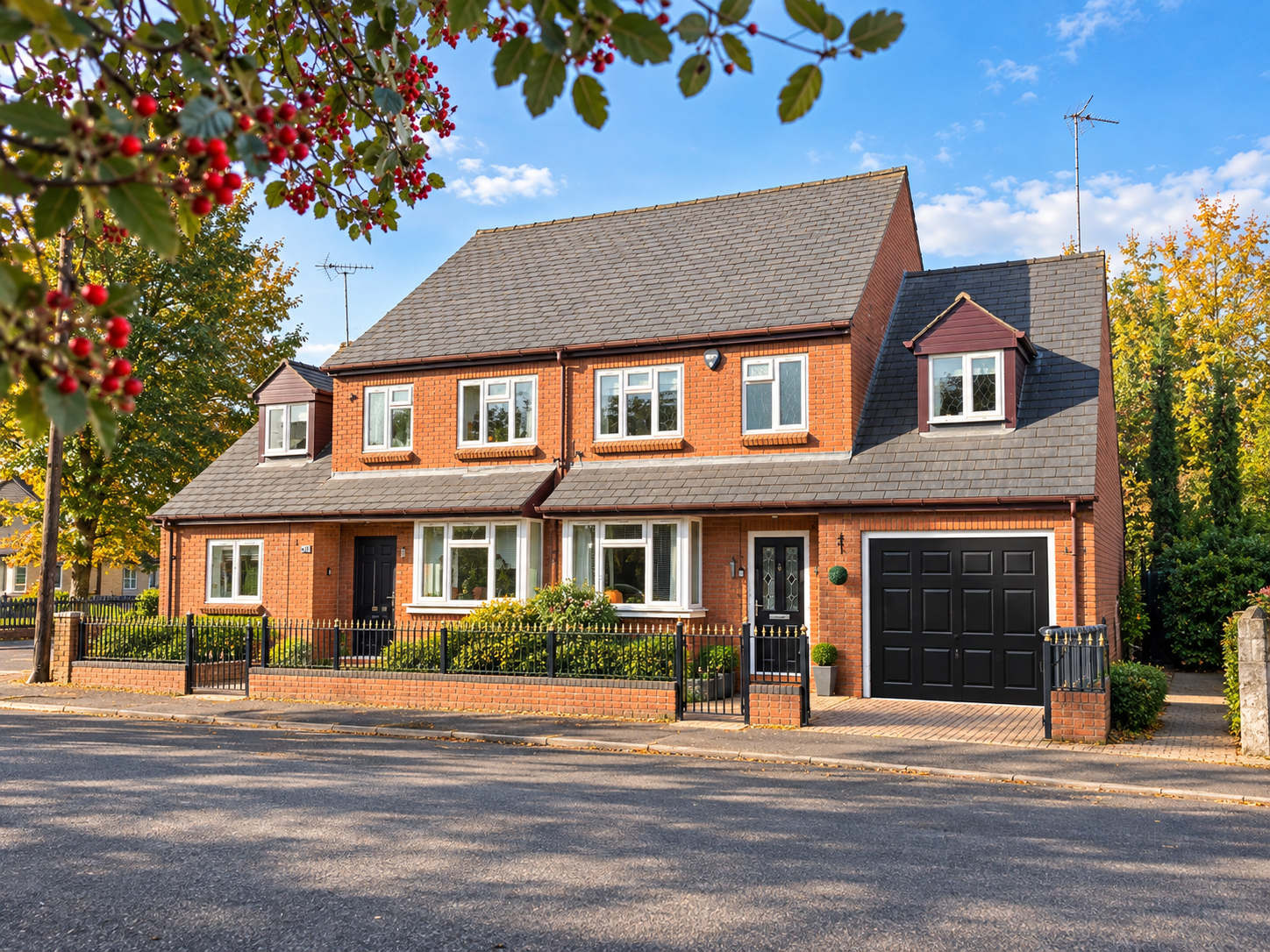 Semi Detached House for sale in Gloucester, Tewkesbury Road, Longford, Gloucester, GL2 9BE, 1641 m²