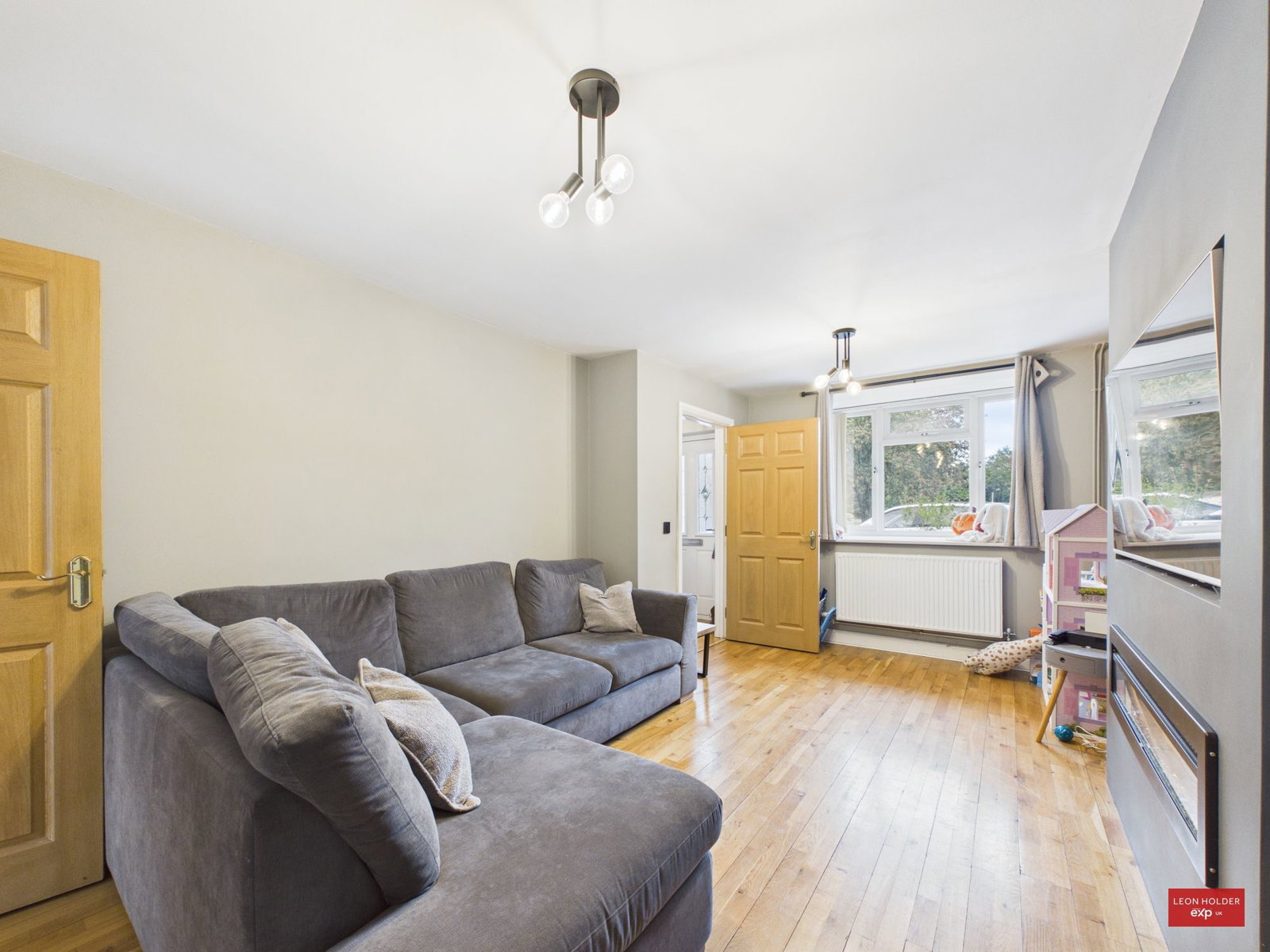 Semi Detached House for sale in Gloucester, Tewkesbury Road, Longford, Gloucester, GL2 9BE, 1641 m²