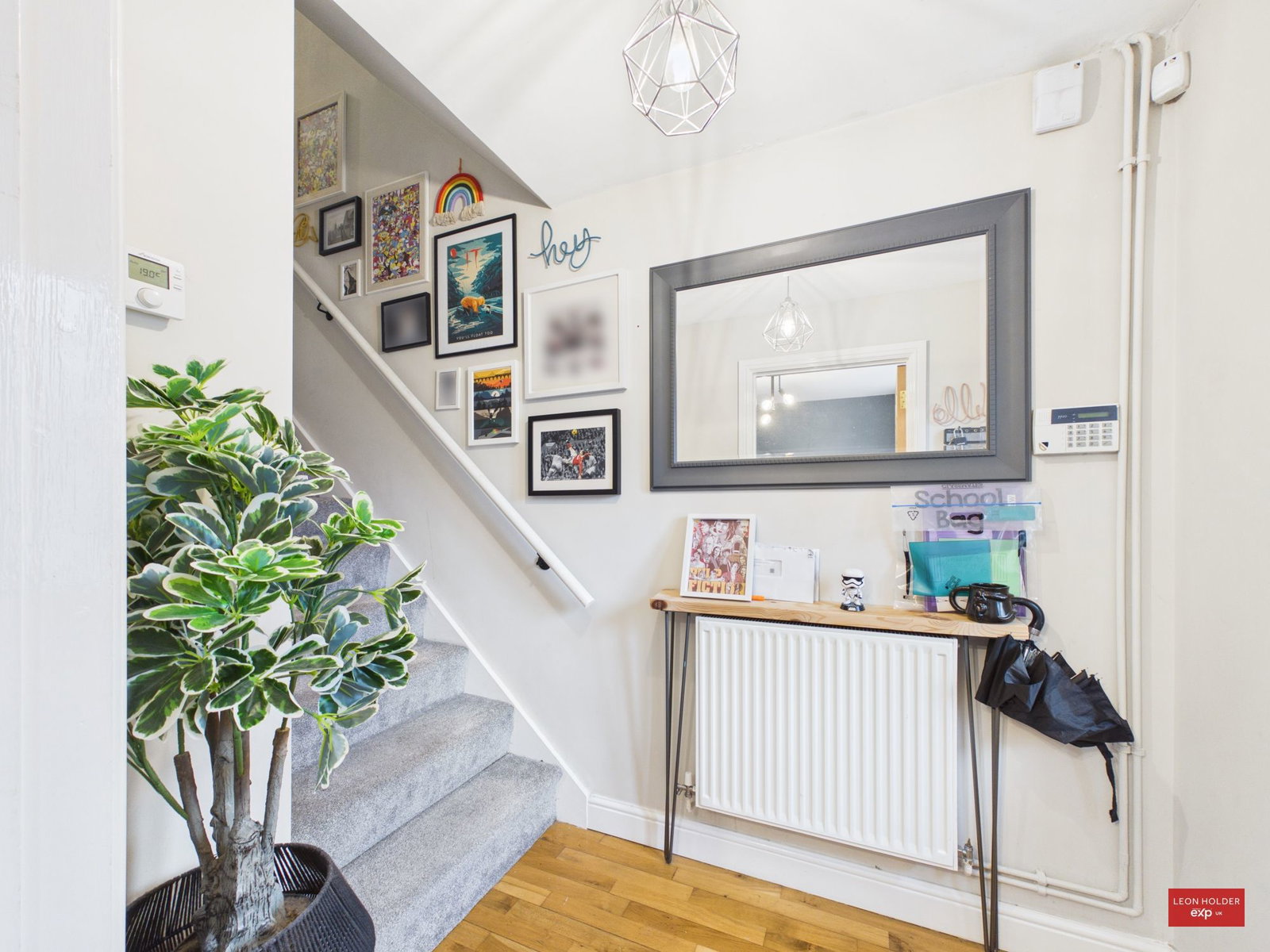 Semi Detached House for sale in Gloucester, Tewkesbury Road, Longford, Gloucester, GL2 9BE, 1641 m²