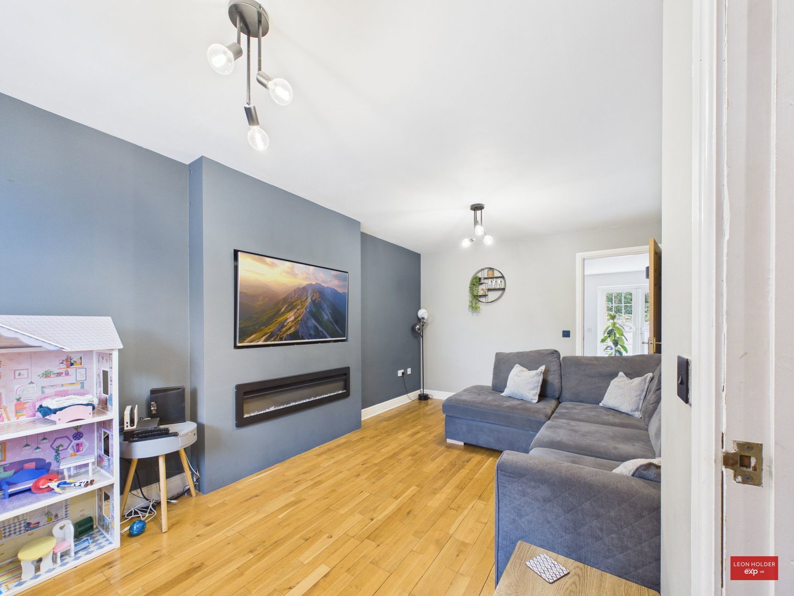 Semi Detached House for sale in Gloucester, Tewkesbury Road, Longford, Gloucester, GL2 9BE, 1641 m²