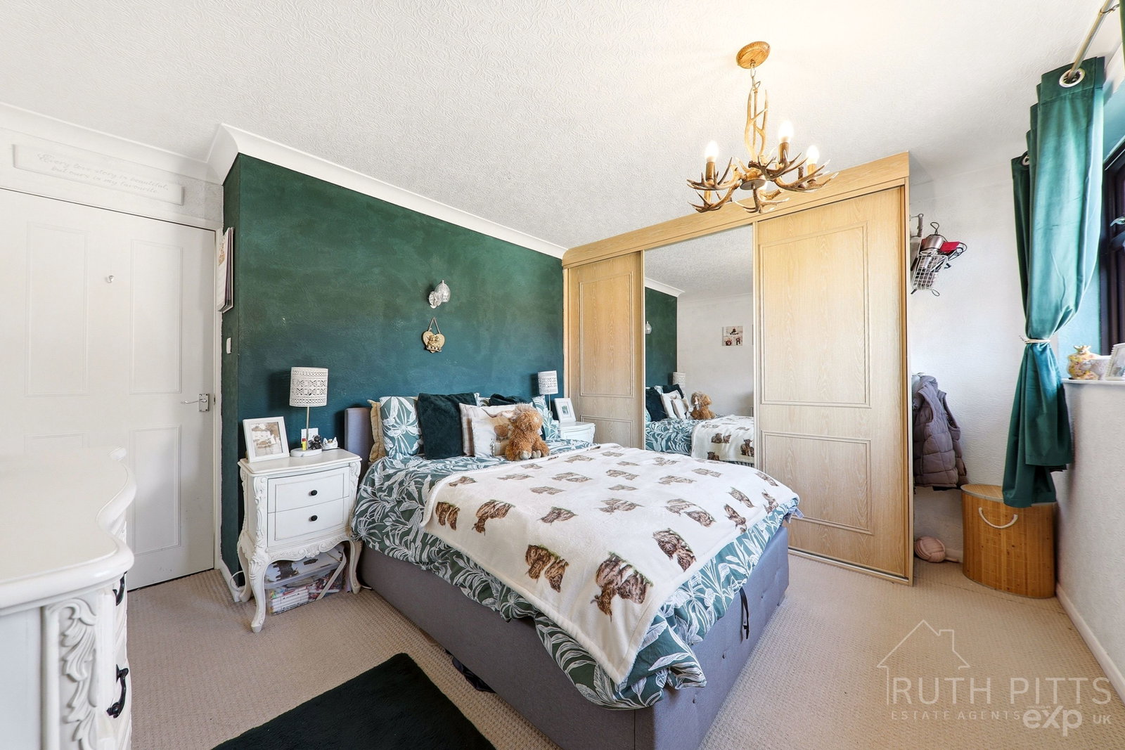 End Of Terrace House for sale in Scunthorpe, Cranidge Close, Crowle, DN17