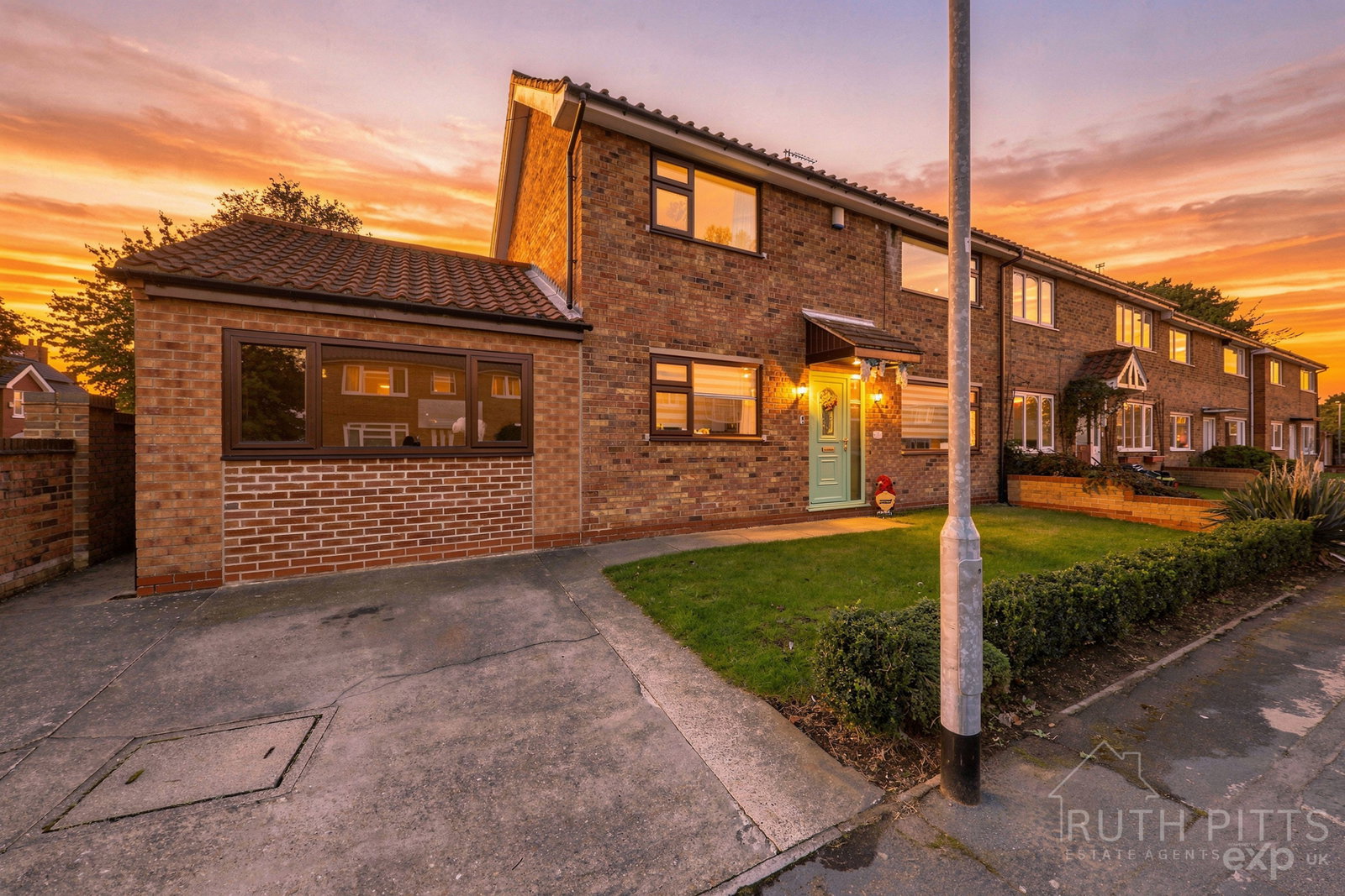 End Of Terrace House for sale in Scunthorpe, Cranidge Close, Crowle, DN17