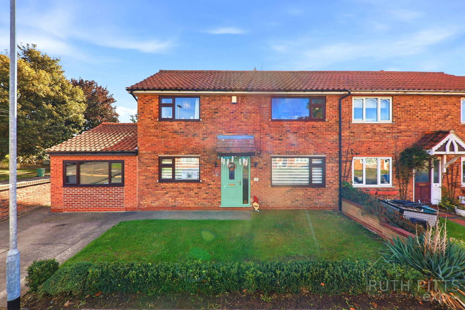 End Of Terrace House for sale in Scunthorpe, Cranidge Close, Crowle, DN17