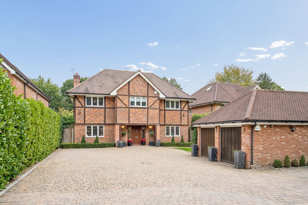 Detached House for sale in Chalfont St. Giles, Glenwood, Nightingales Lane, Chalfont St Giles HP8 4SF