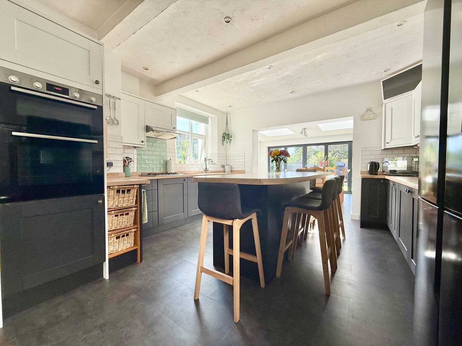 Detached House for sale in Gloucester, Stroud Road, Glos, GL1, 2883 m²