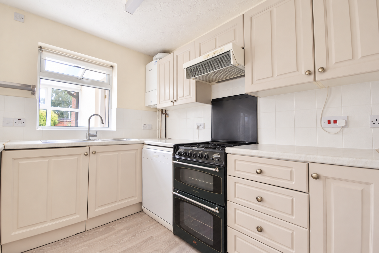 Semi Detached House for sale in Loughborough, Laurel Road, Loughborough, LE11 2NL