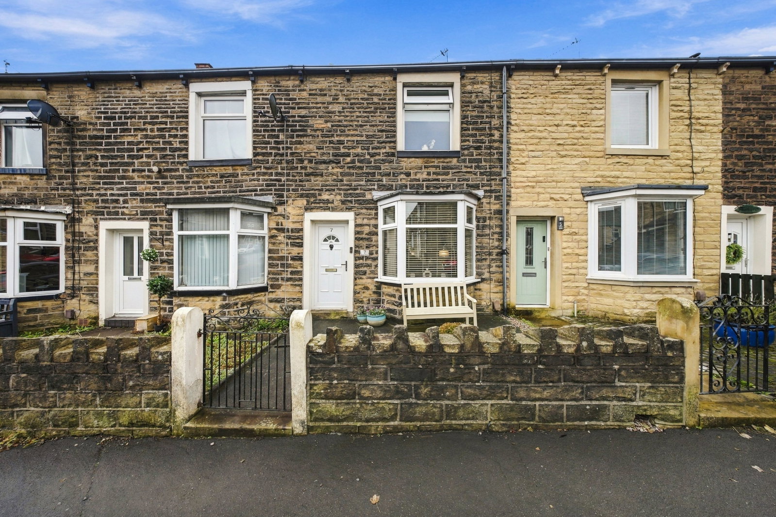 Terraced House for sale in Burnley, Duke Street, Briercliffe, Burnley, BB10 2JA, 634 m²