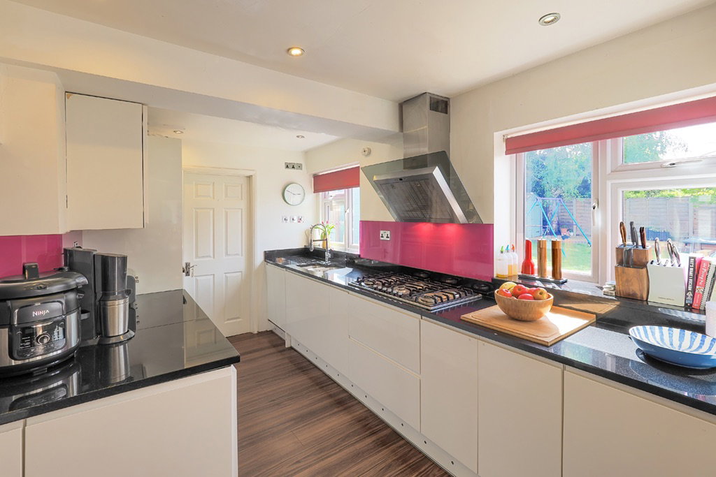 Semi Detached House for sale in Brentwood, Chelmer Drive, Hutton, Brentwood, CM13, 1864 m²