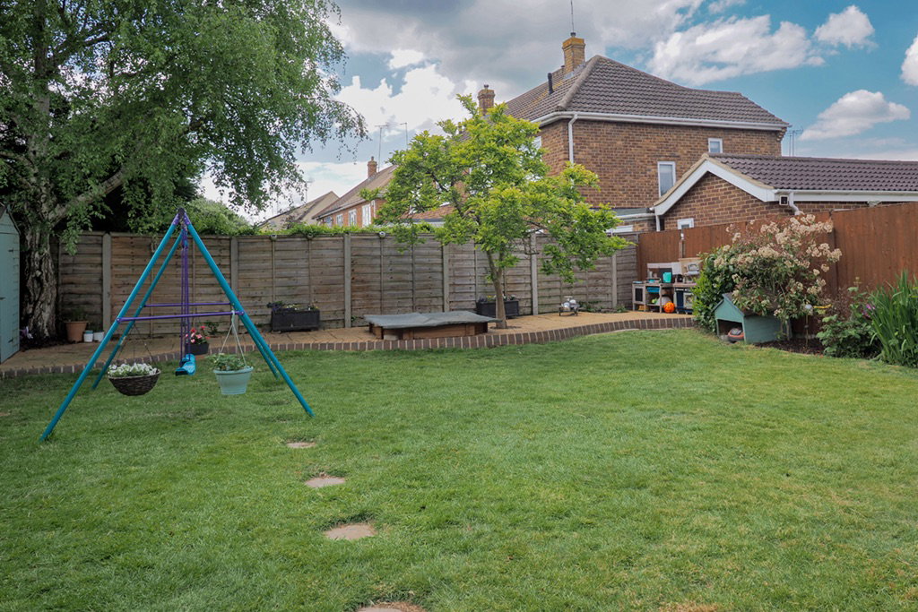Semi Detached House for sale in Brentwood, Chelmer Drive, Hutton, Brentwood, CM13, 1864 m²