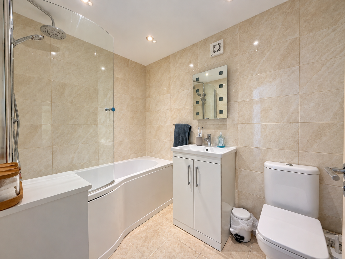 Flat for sale in Ramsgate, Southwood Road, Ramsgate, CT11 0AZ, 678 m²