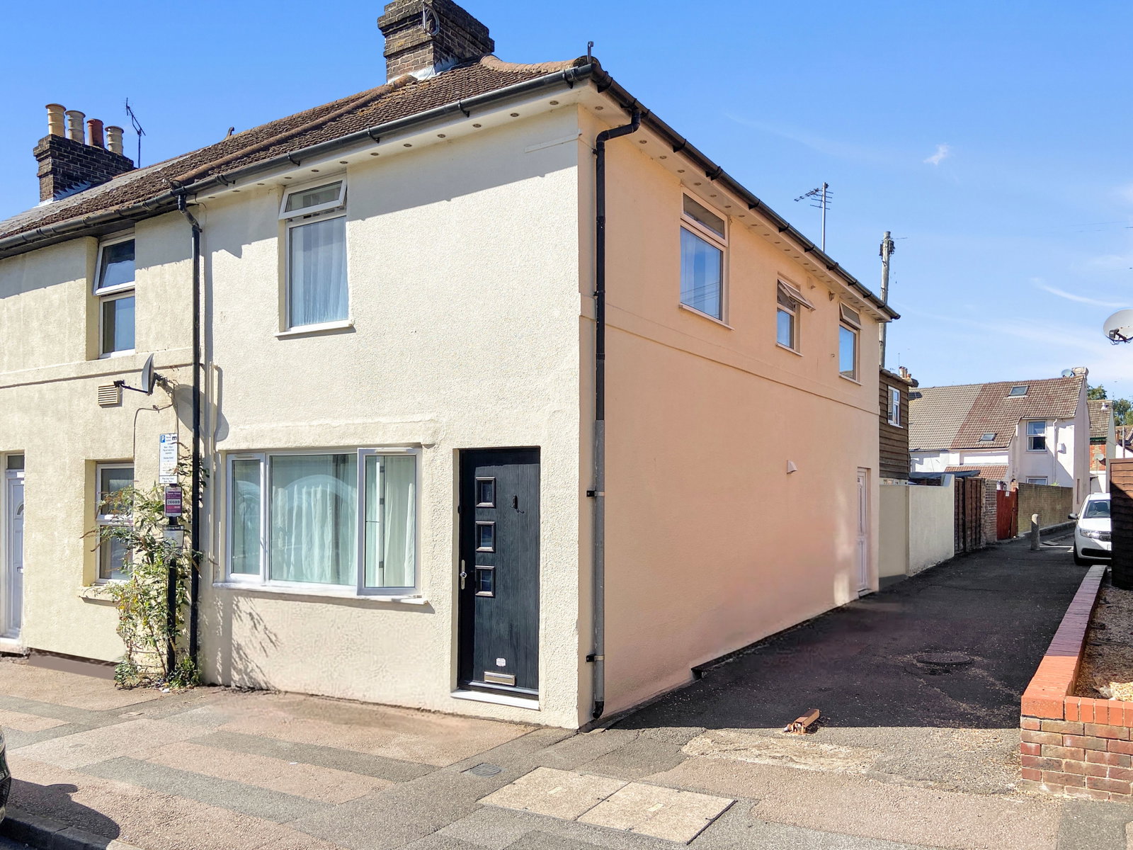 Flat for sale in Ashford, Apsley Street, Ashford, Kent, TN23 1LF, 567 m²