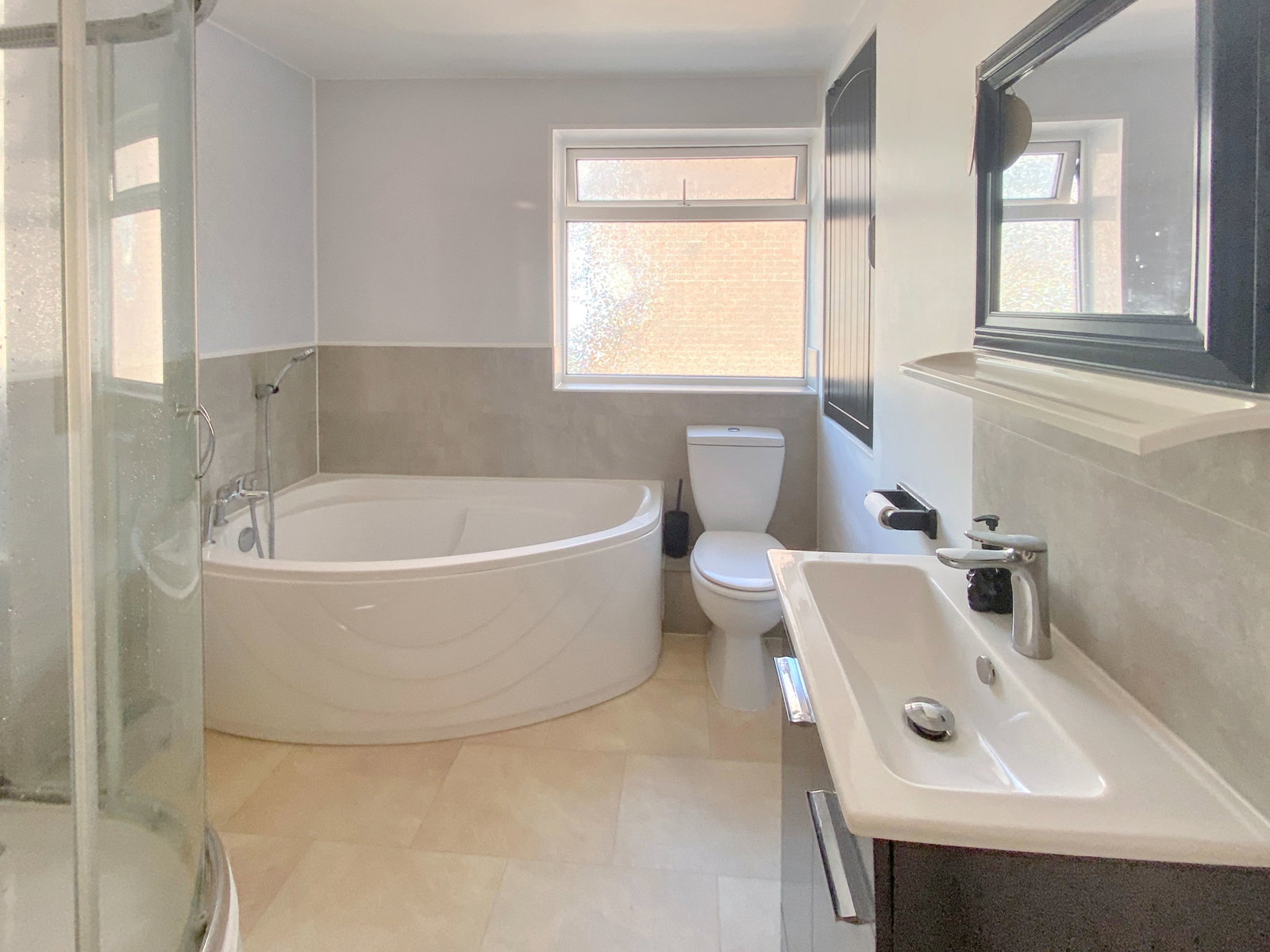 Flat for sale in Ashford, Apsley Street, Ashford, Kent, TN23 1LF, 567 m²