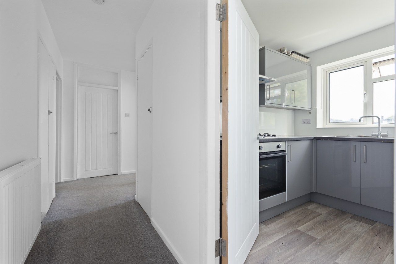 Flat for sale in Crawley, Oak Way, Crawley, RH10 8HY, 753 m²