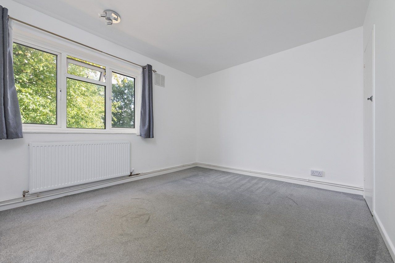 Flat for sale in Crawley, Oak Way, Crawley, RH10 8HY, 753 m²