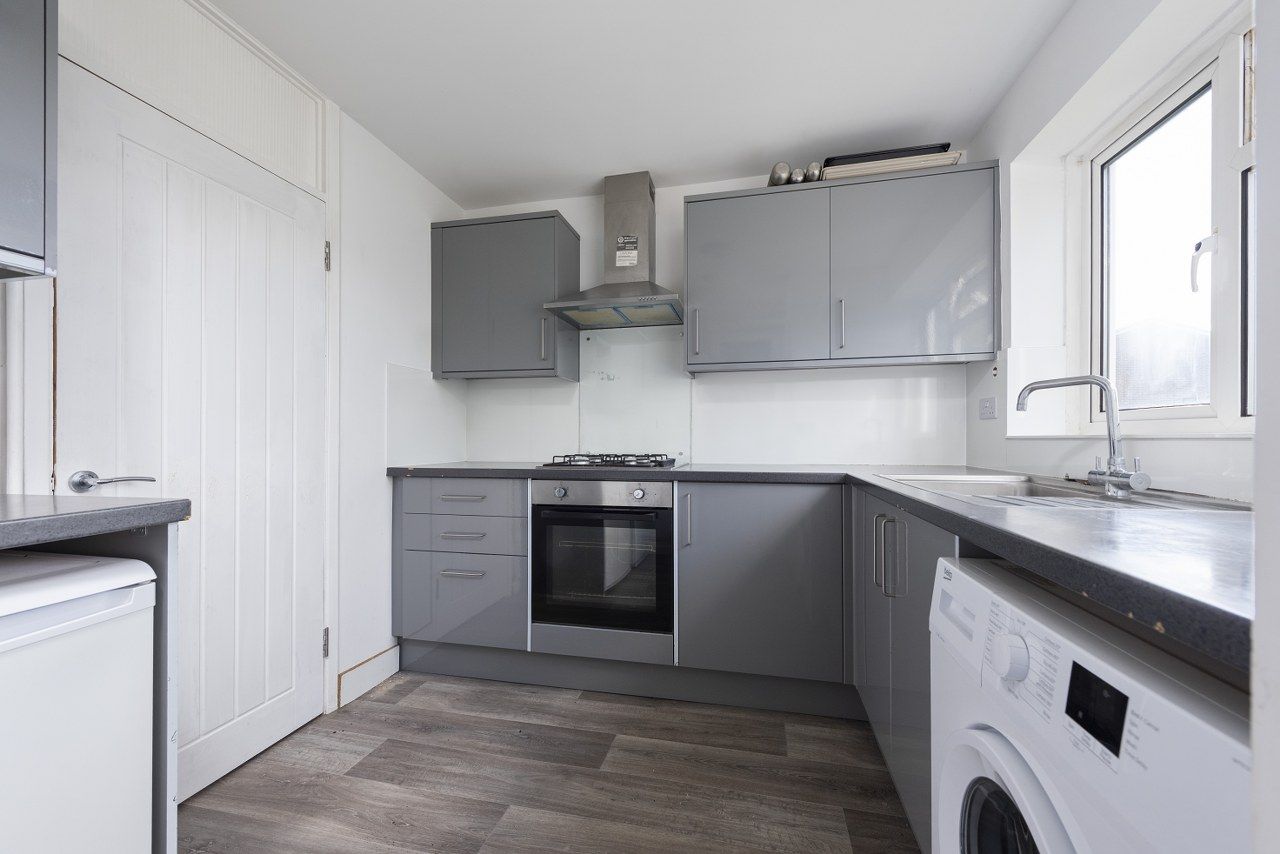 Flat for sale in Crawley, Oak Way, Crawley, RH10 8HY, 753 m²