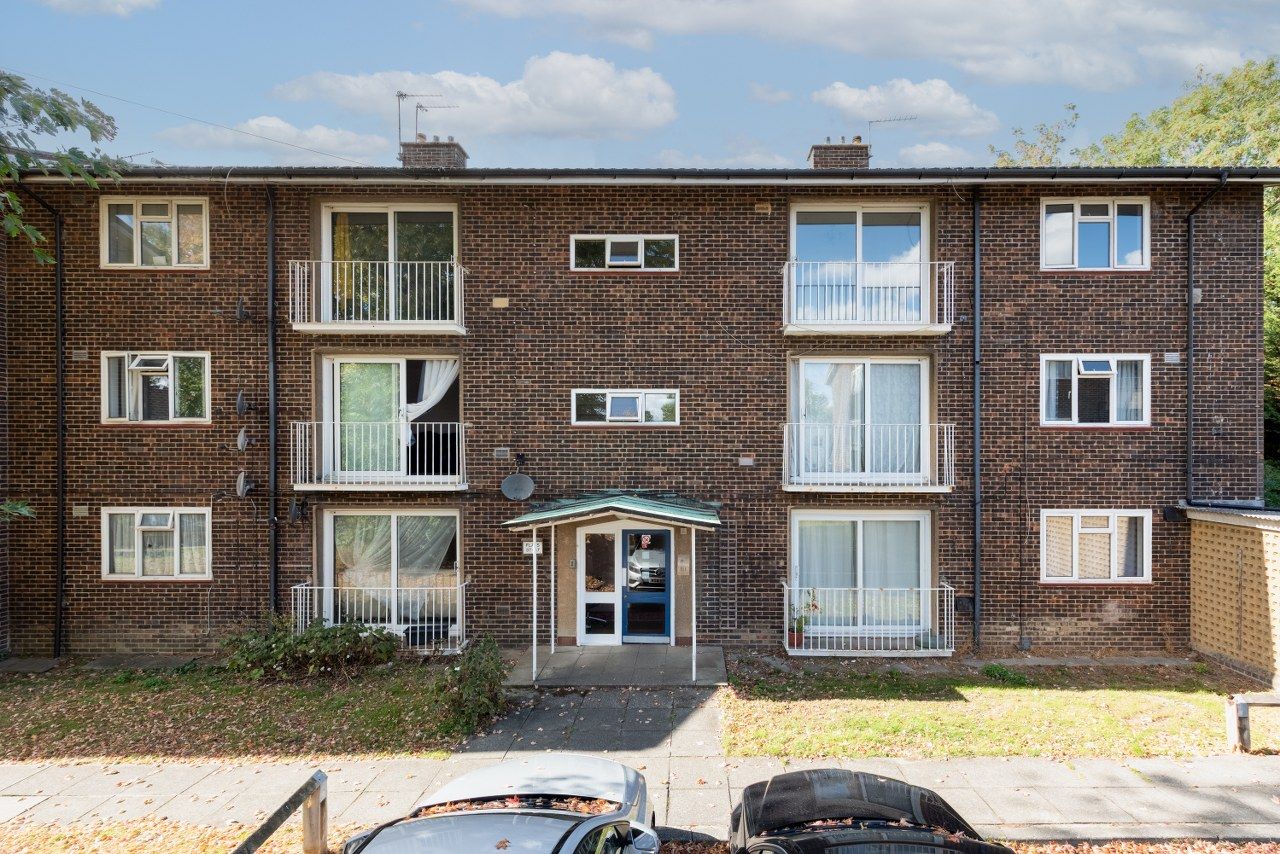 Flat for sale in Crawley, Oak Way, Crawley, RH10 8HY, 753 m²