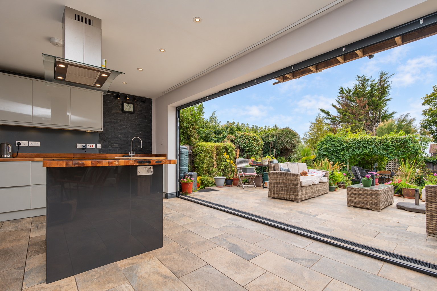 Detached House for sale in Broadstairs, Stone Road, Broadstairs, CT10 1EB, 2206 m²