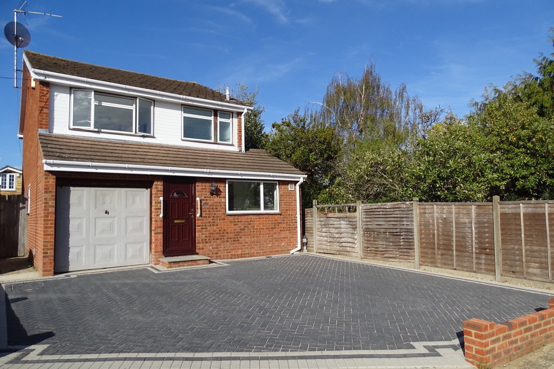 Detached House for sale in Slough, Maybury Close, Nr Burnham, Berkshire SL1 6EY