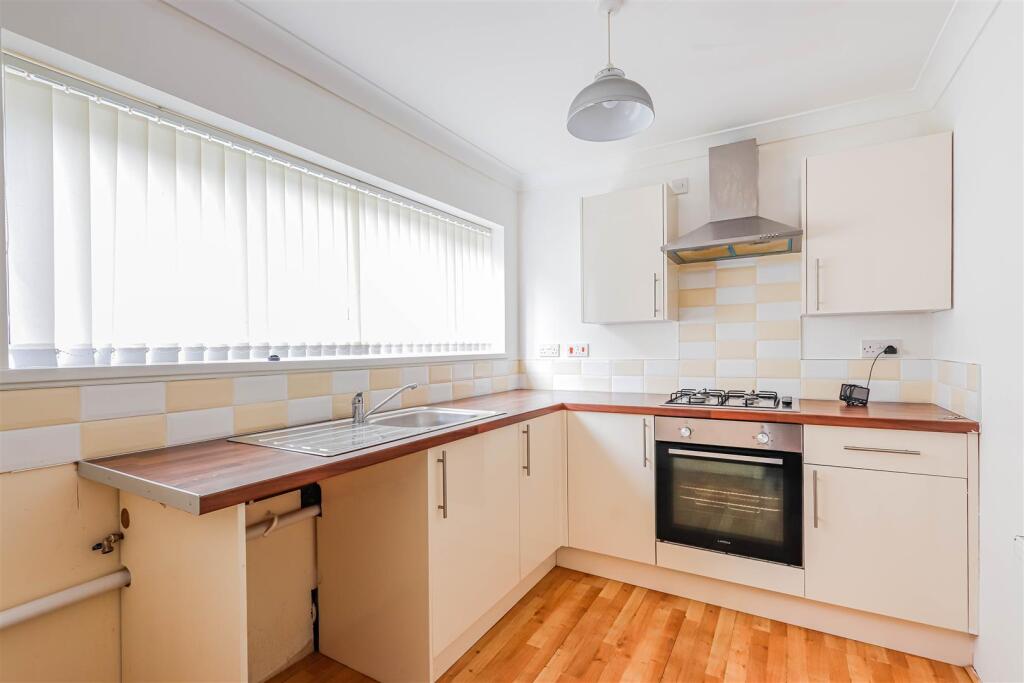 Flat for sale in Barry, Davnic Close Pontypridd Street, Barry, Barry, Vale of Glamorgan, CF63 2HT