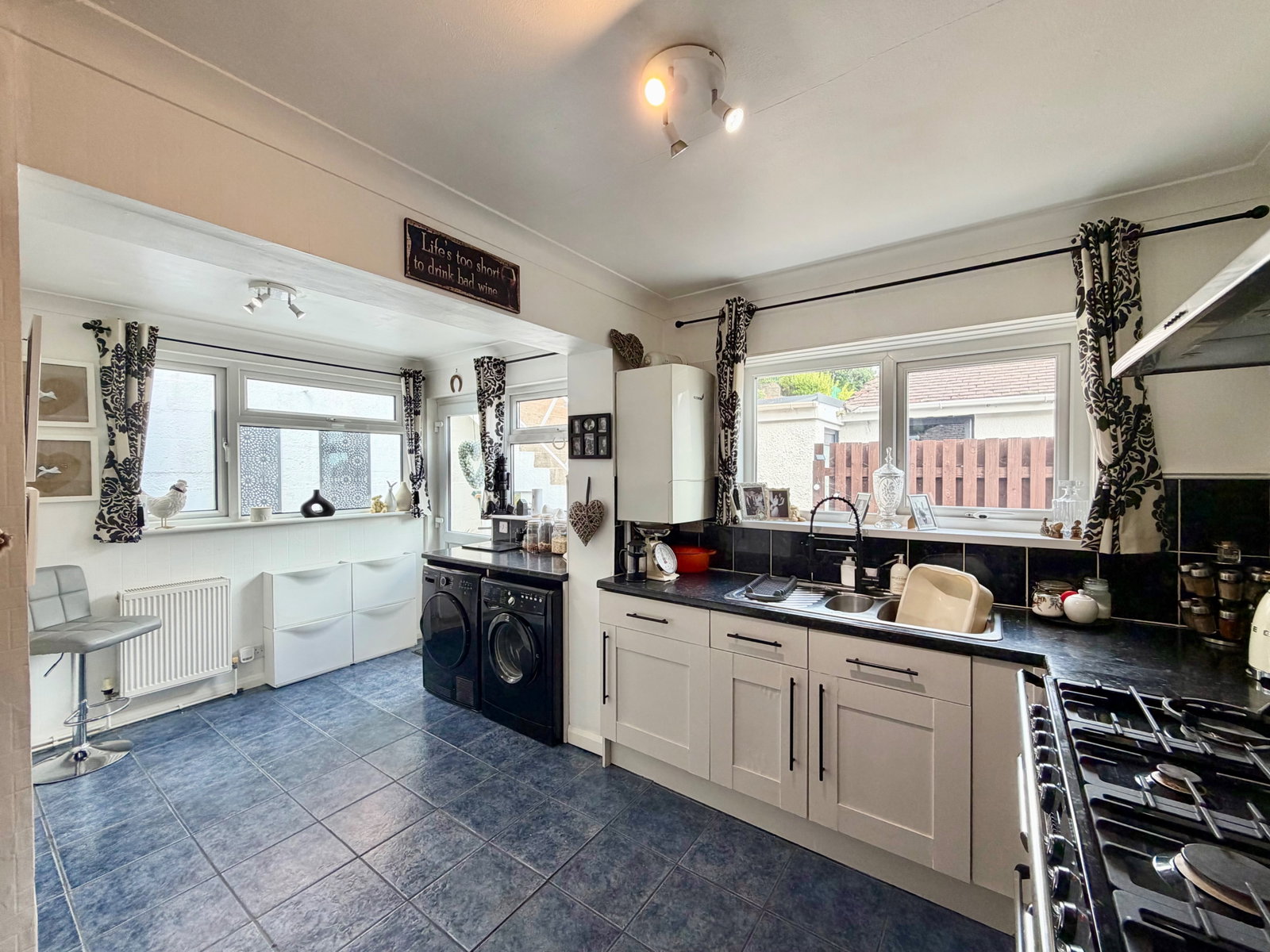 Semi Detached Bungalow for sale in Paignton, Rossall Drive, Paignton, 980 m²