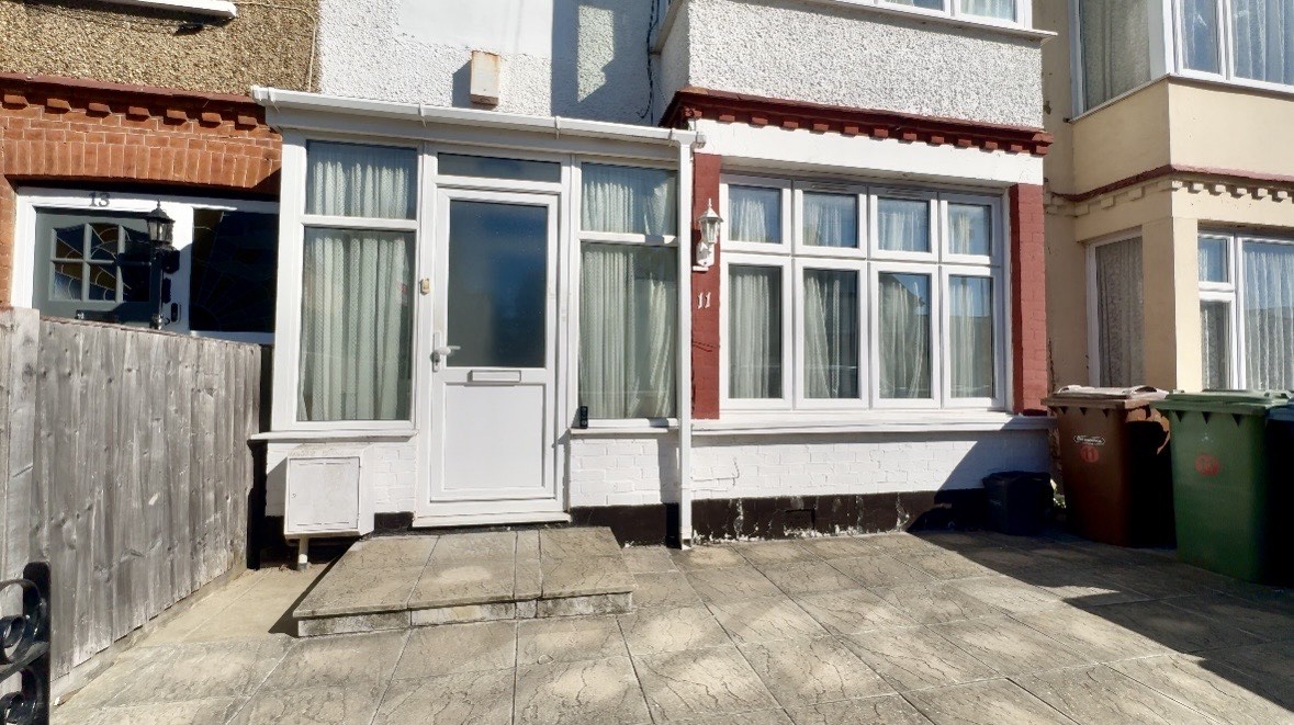 Maisonette for sale in Edgware, Montgomery Road, Edgware, HA8