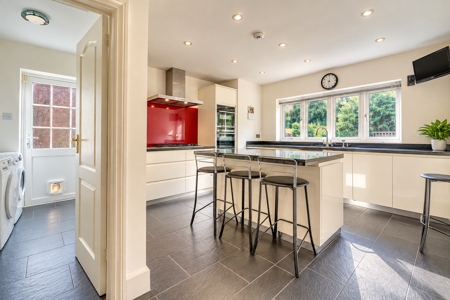 Detached House for sale in Orpington, Carolyn Drive, Orpington, BR6 9ST, 2207 m²