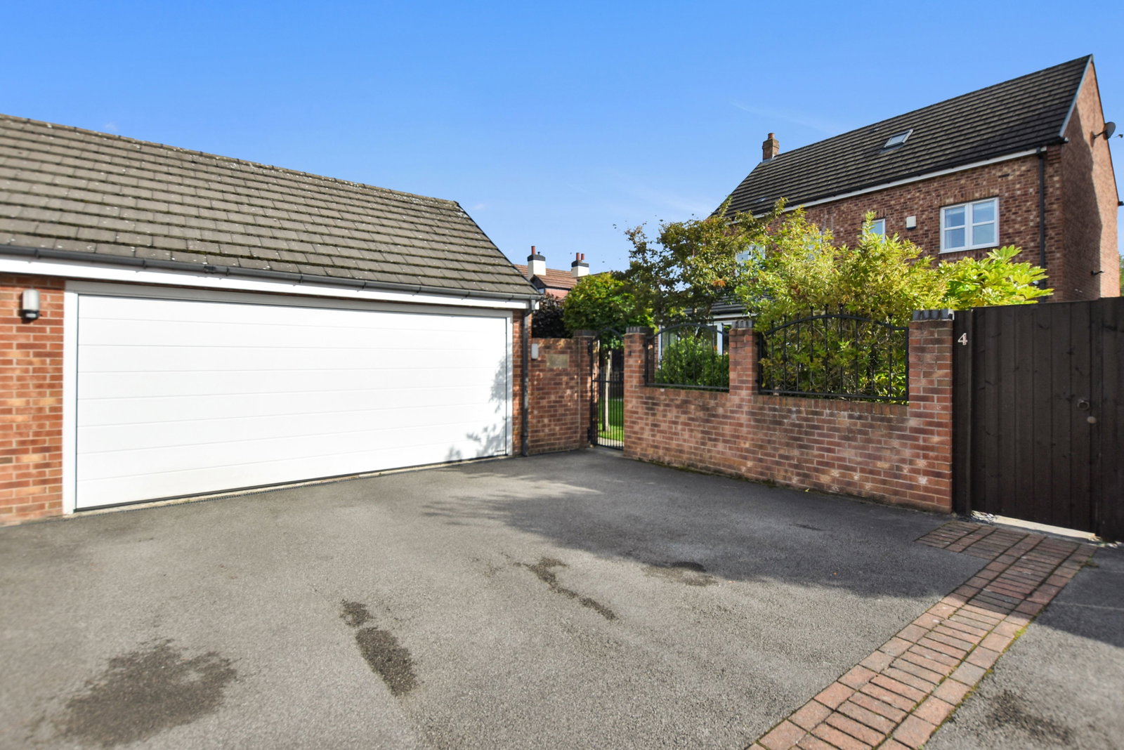 Detached House for sale in Wakefield, St. Annes Drive, STANLEY, Wakefield WF1, 1948 m²