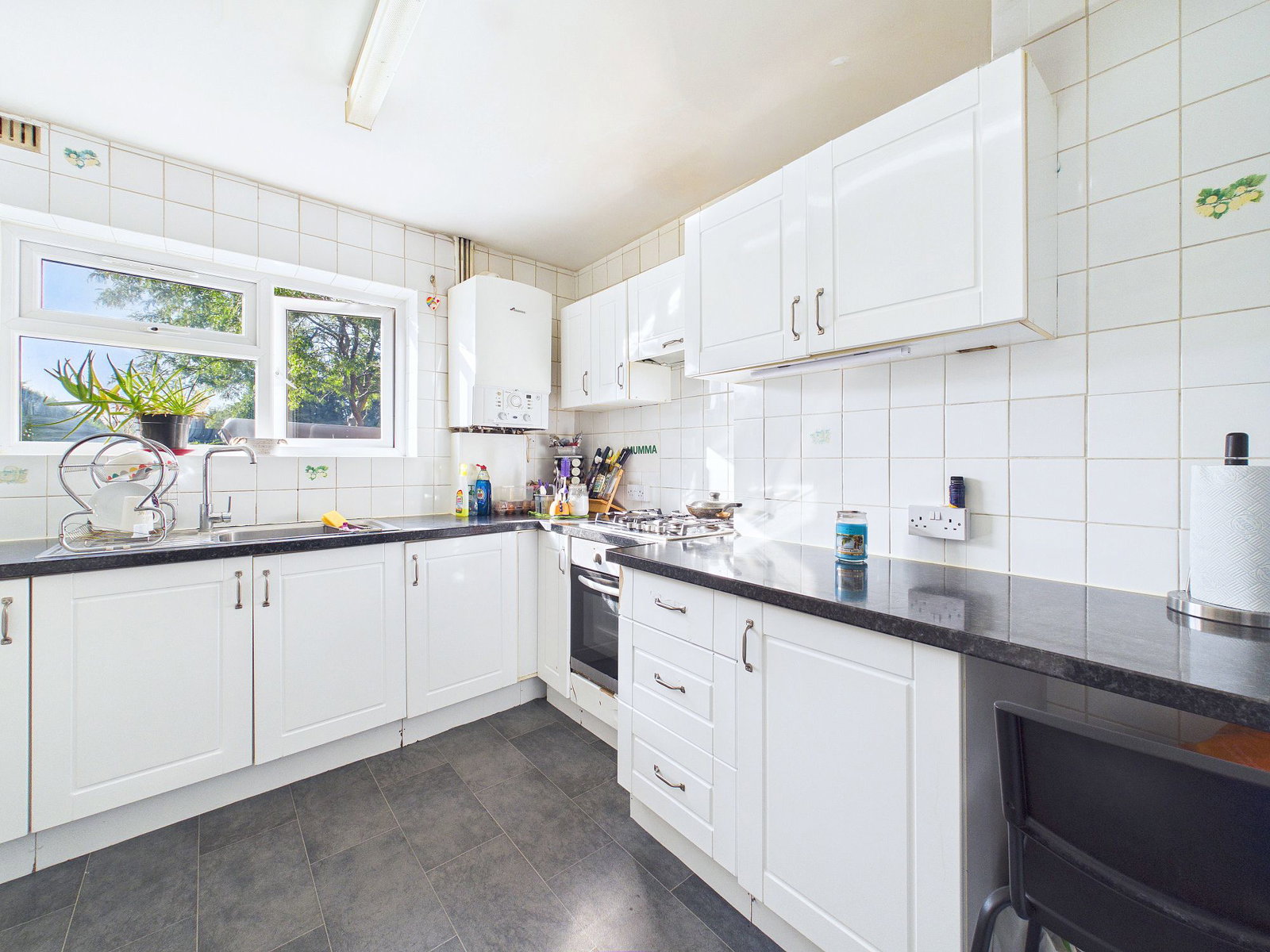 Semi Detached House for sale in Leicester, Bruins Walk, Oadby, 909 m²