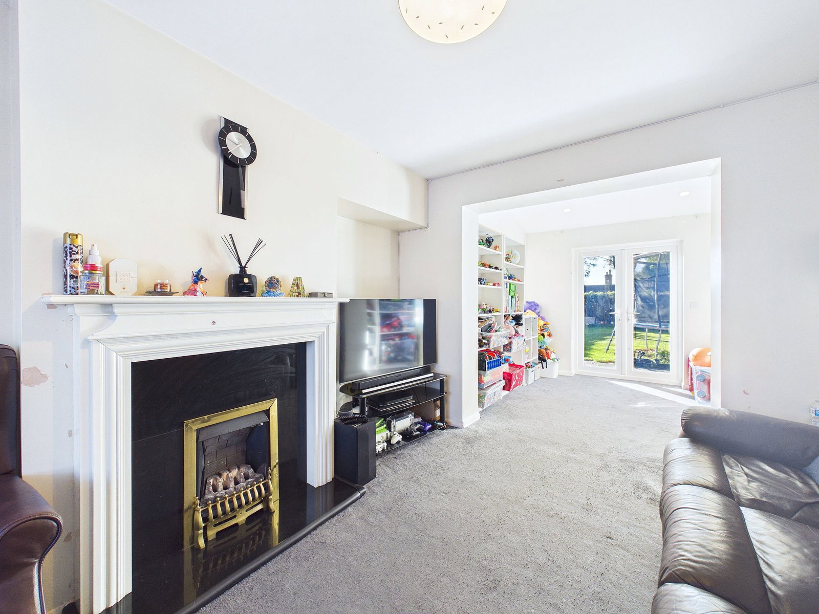 Semi Detached House for sale in Leicester, Bruins Walk, Oadby, 909 m²