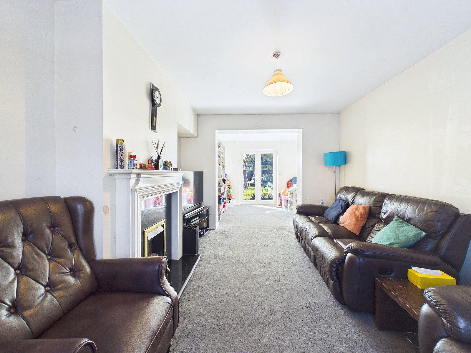 Semi Detached House for sale in Leicester, Bruins Walk, Oadby, 909 m²