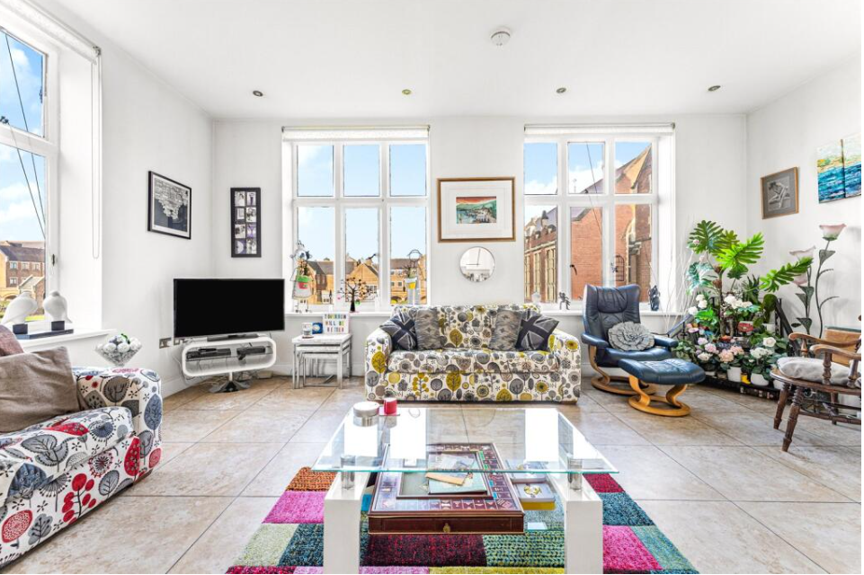 Flat for sale in Bushey, King Edward Place, Bushey, WD23 2RH, 1338 m²