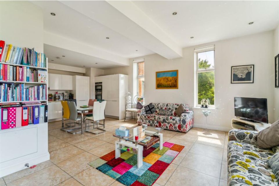 Flat for sale in Bushey, King Edward Place, Bushey, WD23 2RH, 1338 m²