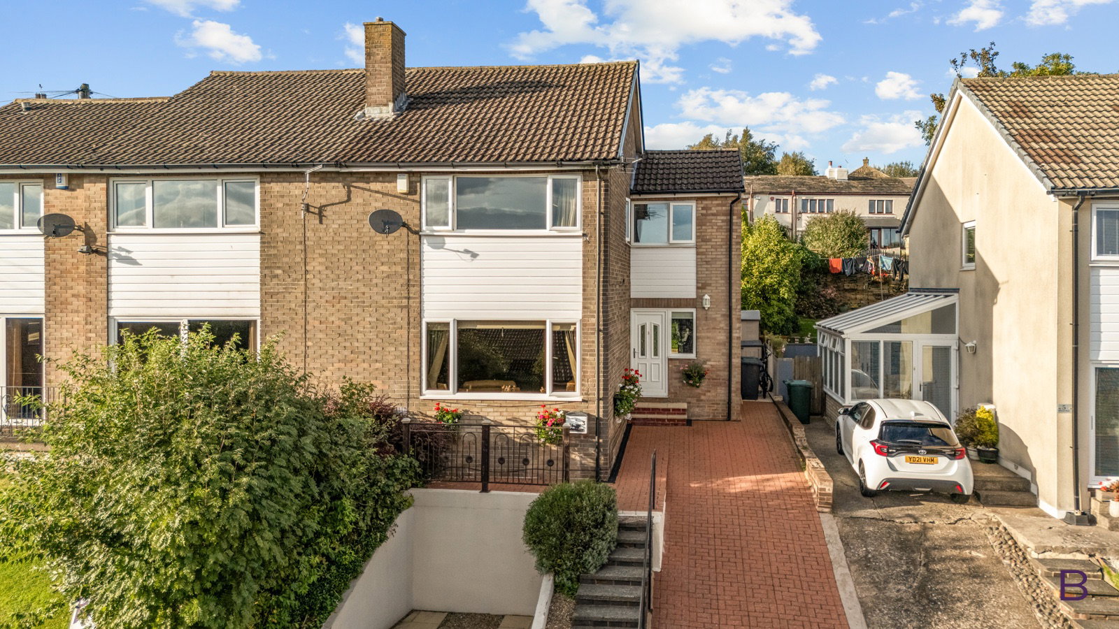 Semi Detached House for sale in Bradford, Hillcrest Road, Thornton, Bradford, BD13 3PQ, 1033 m²