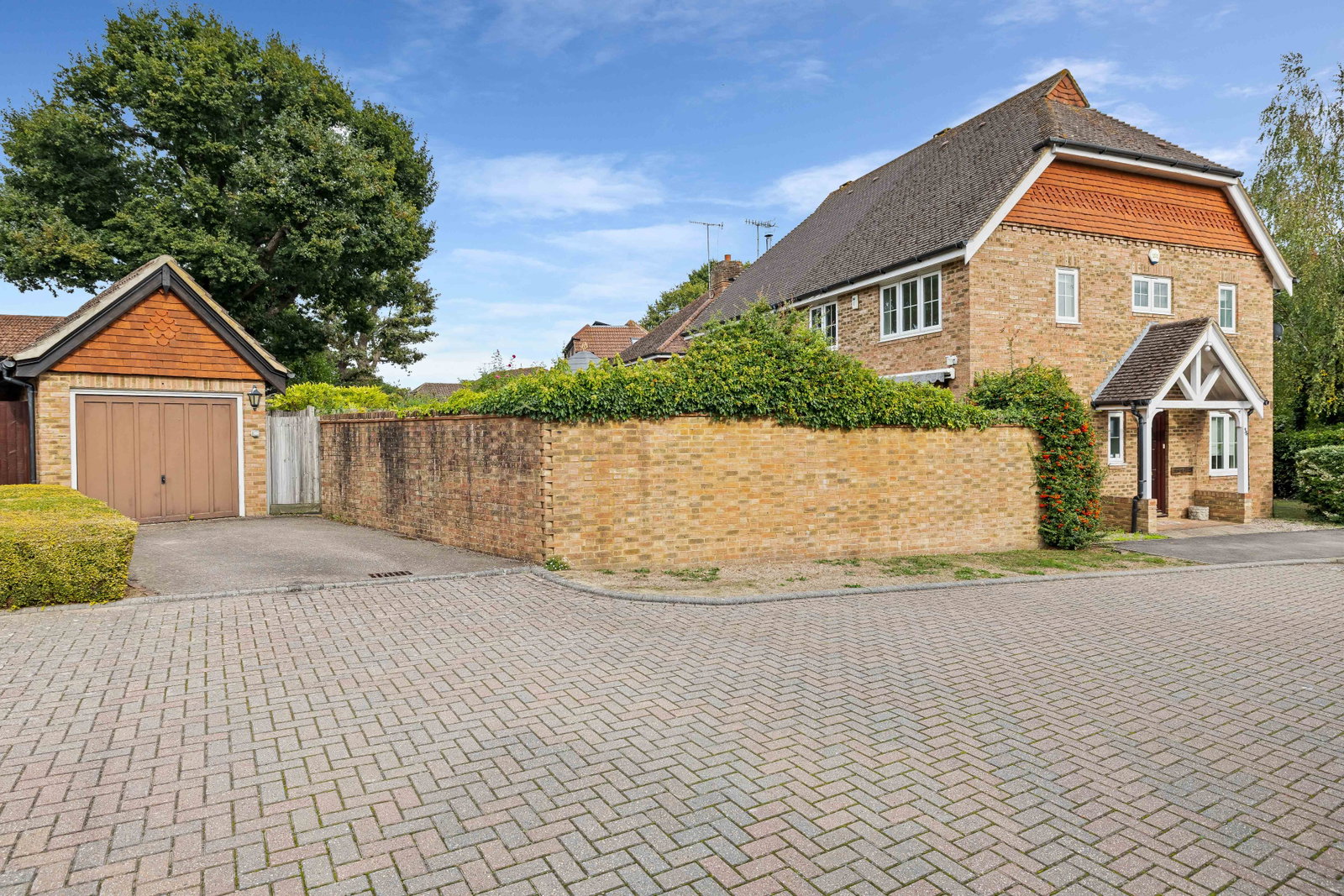 Semi Detached House for sale in Lingfield, Lincolns Mead, Lingfield
