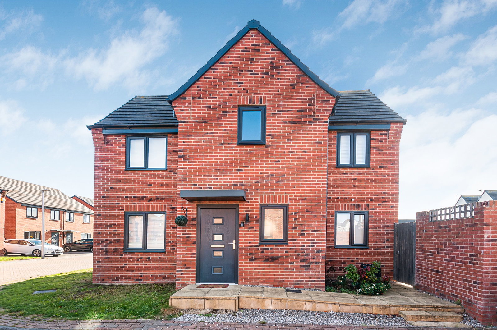 Semi Detached House for sale in Hull, Angel Place, Kingswood, Hull, East Riding of Yorkshire, HU7 3LT