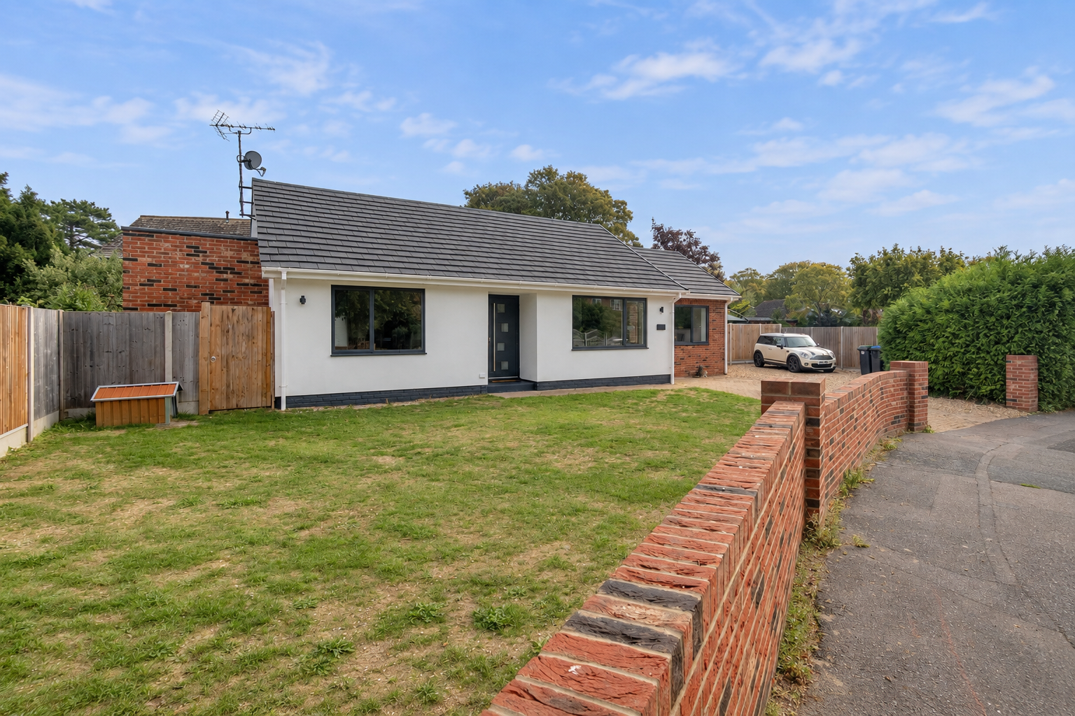 Bungalow for sale in Broadstairs, The Paddocks, Broadstairs, CT10 3AJ, 1195 m²