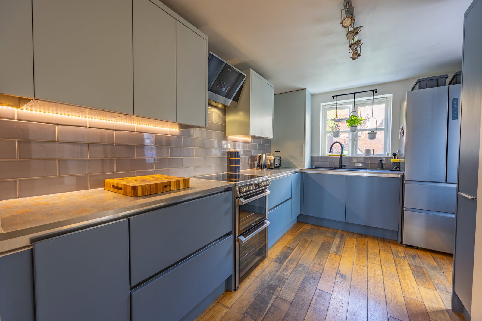 Semi Detached House for sale in Radstock, Blackberry Way, Midsomer Norton, Radstock, BA3 2RN, 1002 m²
