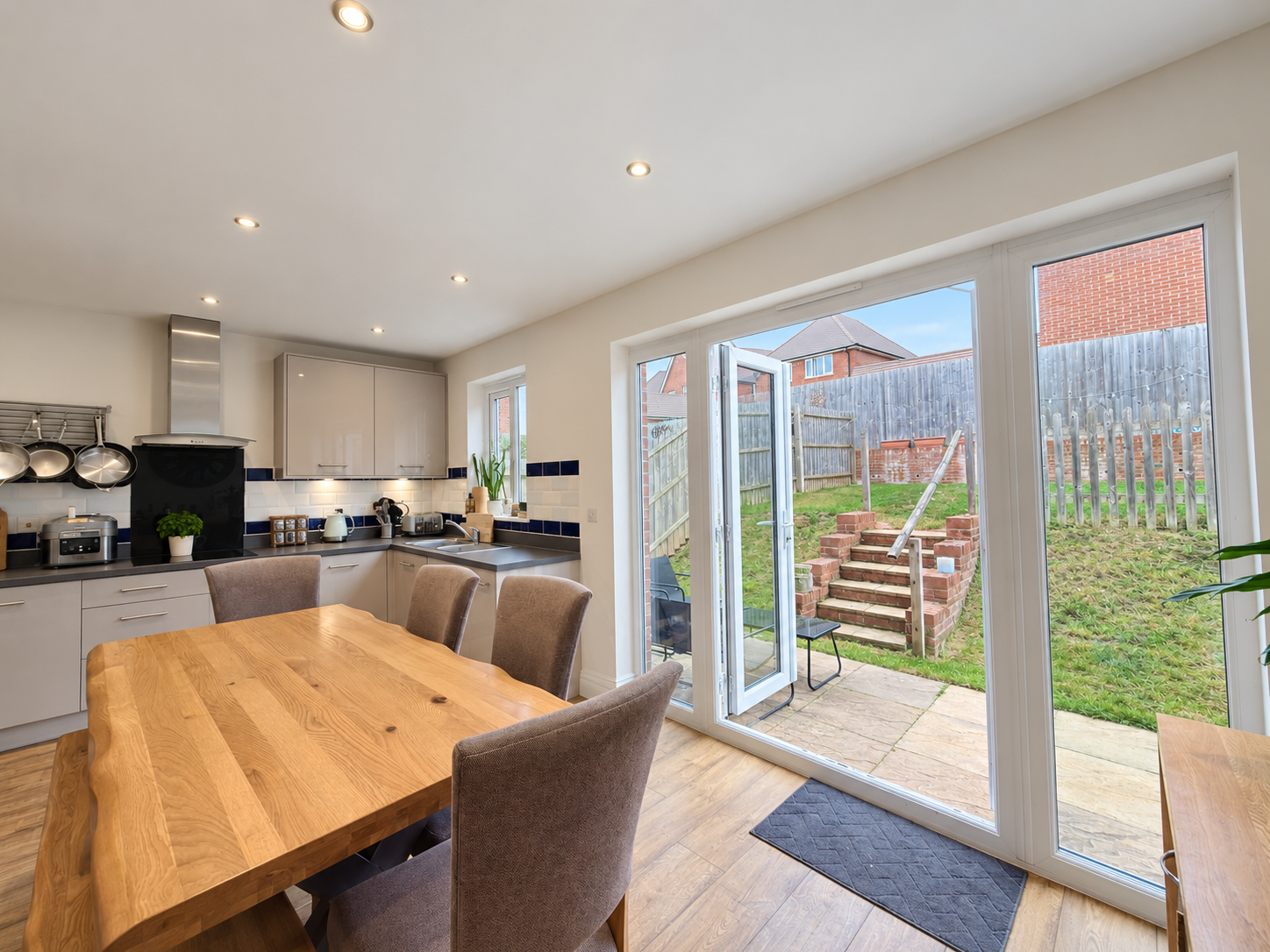 Semi Detached House for sale in Exeter, Hawkins Road , Exeter, EX1 3UW, 947 m²