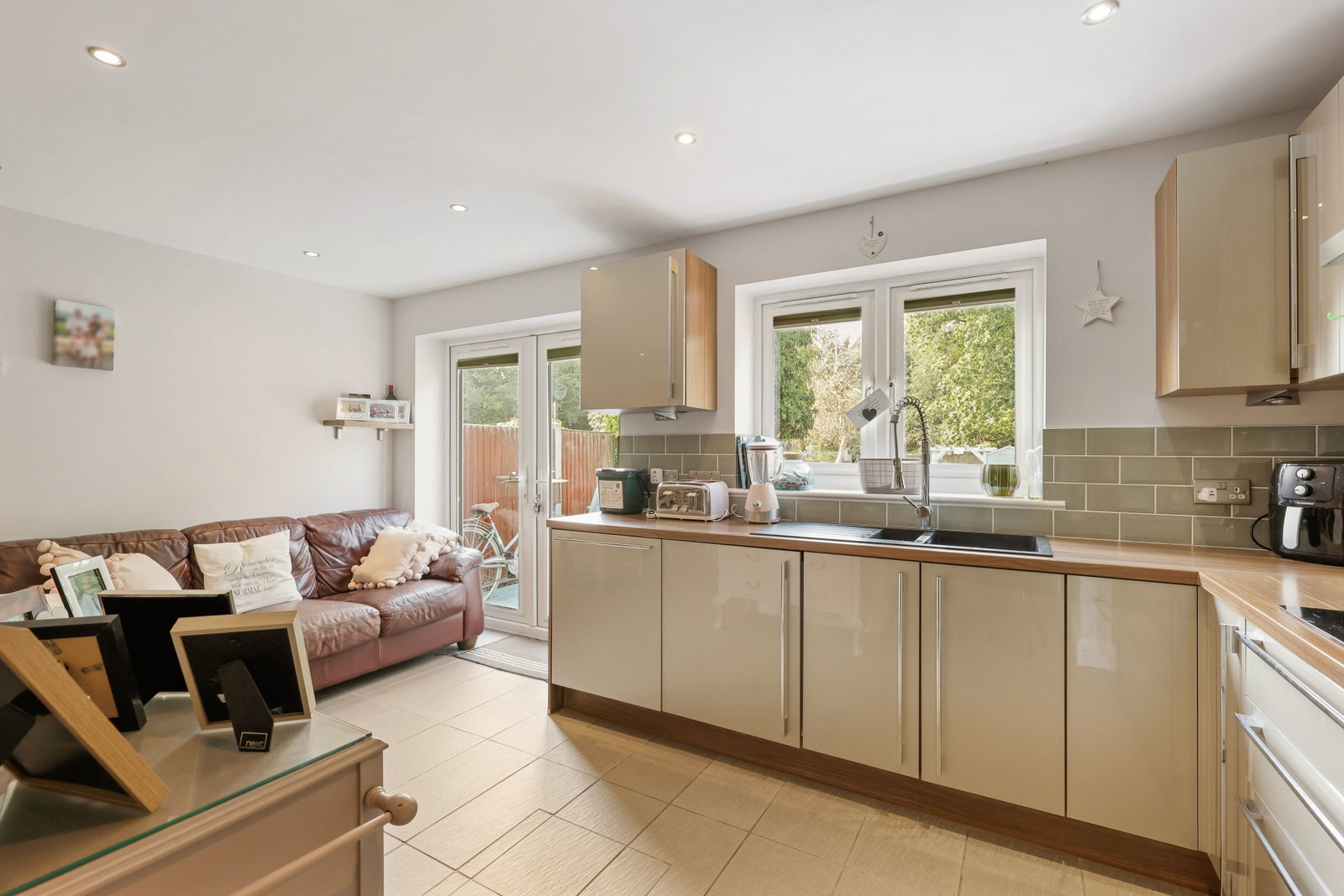 Terraced House for sale in Colchester, Chapel Street, Rowhedge, Colchester, CO5 7JS, 1010 m²