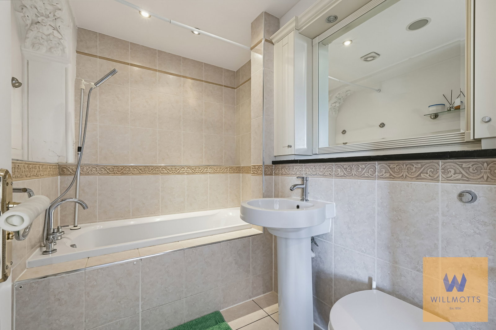 Flat for sale in London, Goldhawk Road, London, W6 0WU, 1354 m²
