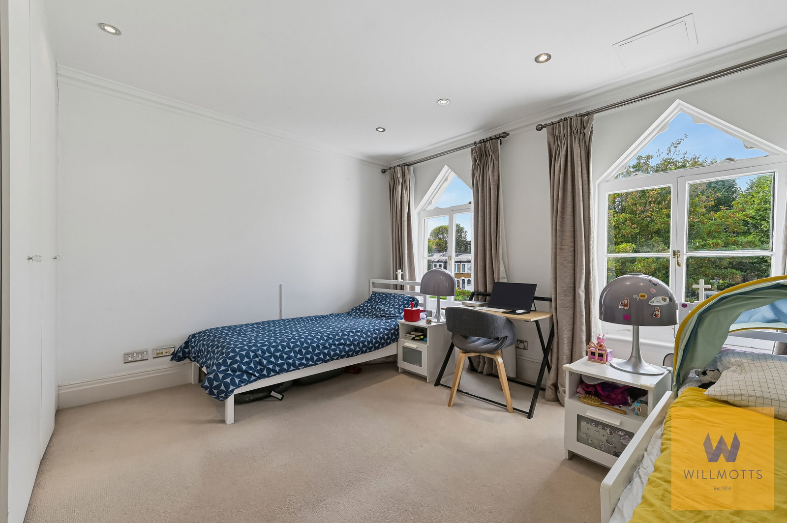 Flat for sale in London, Goldhawk Road, London, W6 0WU, 1354 m²