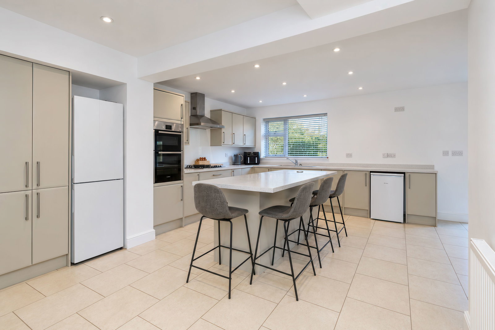 Detached House for sale in Huntingdon, Bramley Grove, Bluntisham, Huntingdon, PE28 3XG, 2155 m²