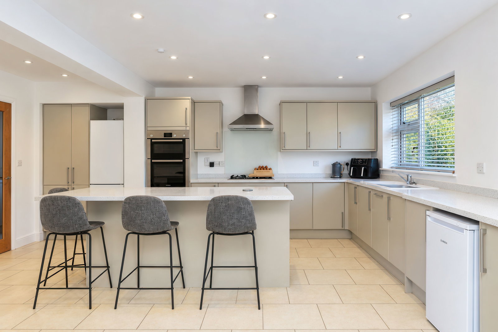 Detached House for sale in Huntingdon, Bramley Grove, Bluntisham, Huntingdon, PE28 3XG, 2155 m²