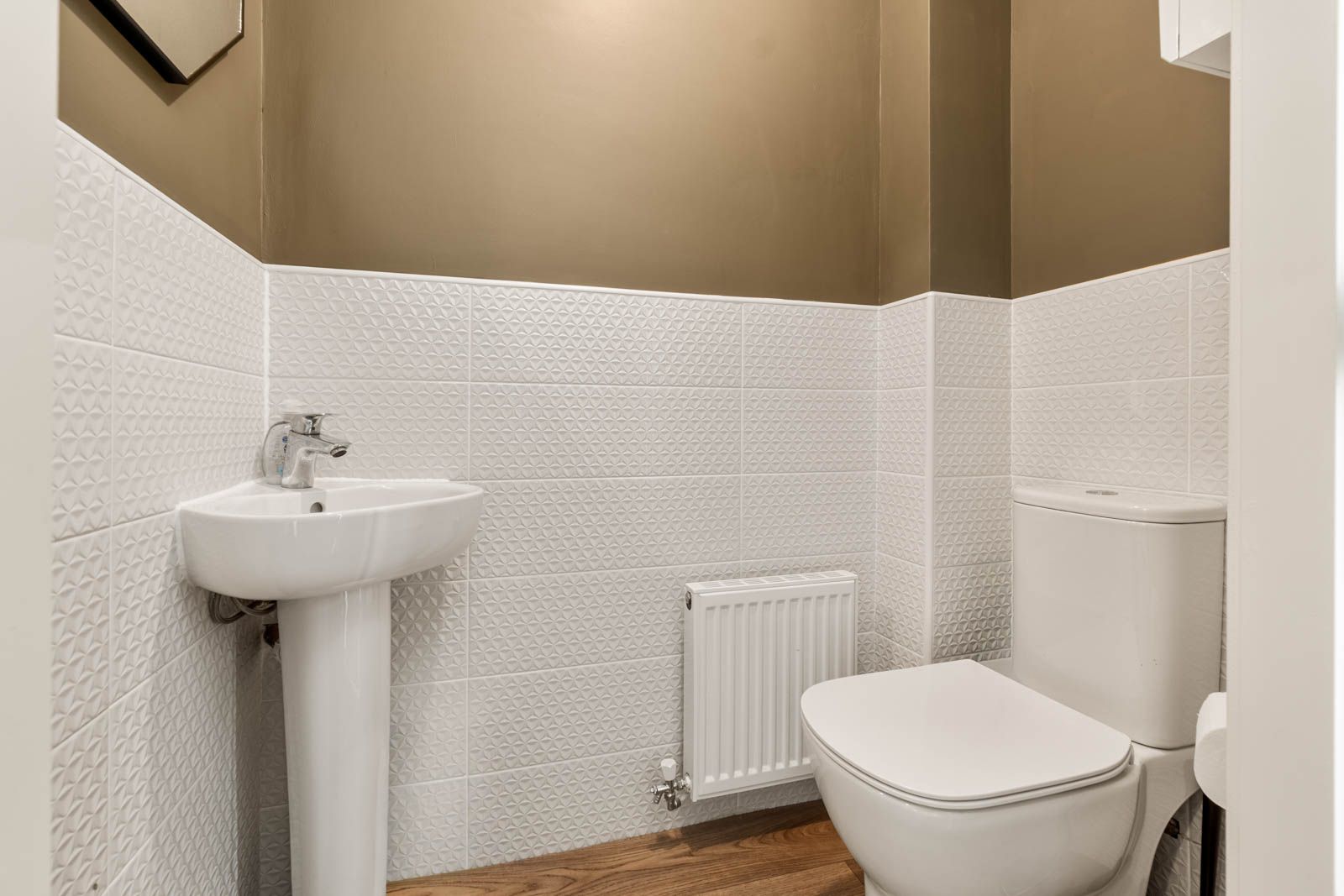 End Of Terrace House for sale in huddersfield, 19 Forest Court, Birchencliffe, HD2