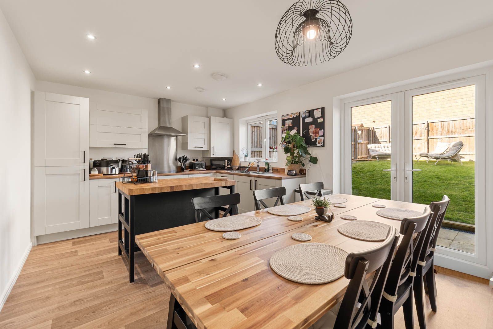 End Of Terrace House for sale in huddersfield, 19 Forest Court, Birchencliffe, HD2