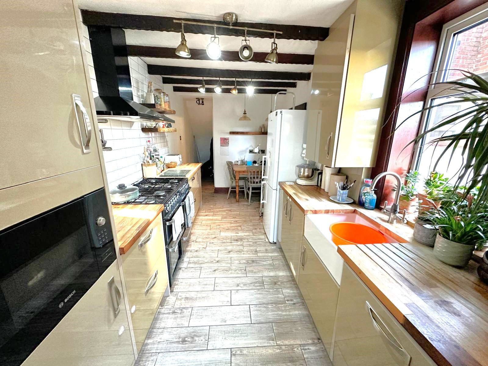Terraced House for sale in Preston, Garstang Road North, Wesham, Preston, PR4 3DD, 937 m²