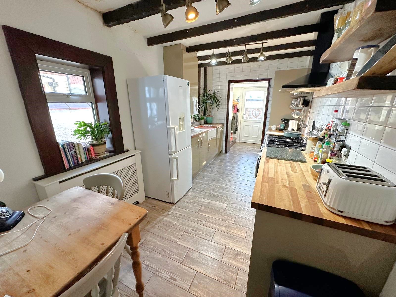 Terraced House for sale in Preston, Garstang Road North, Wesham, Preston, PR4 3DD, 937 m²