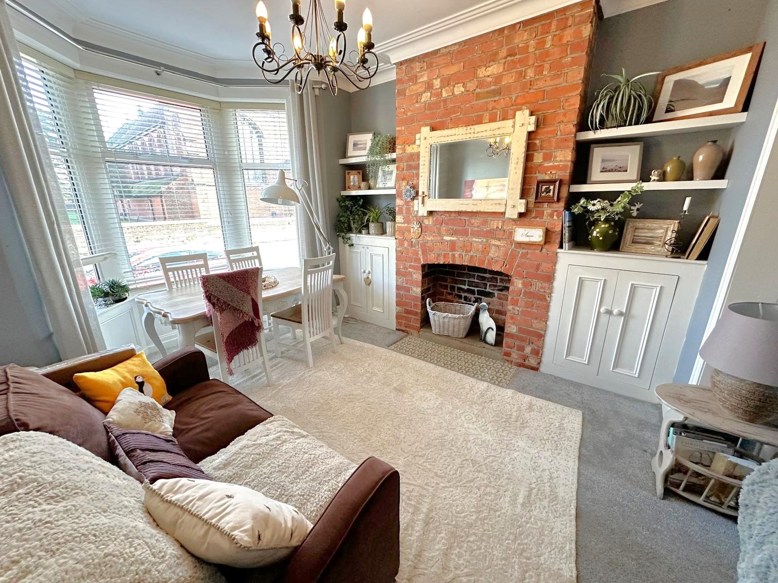 Terraced House for sale in Preston, Garstang Road North, Wesham, Preston, PR4 3DD, 937 m²