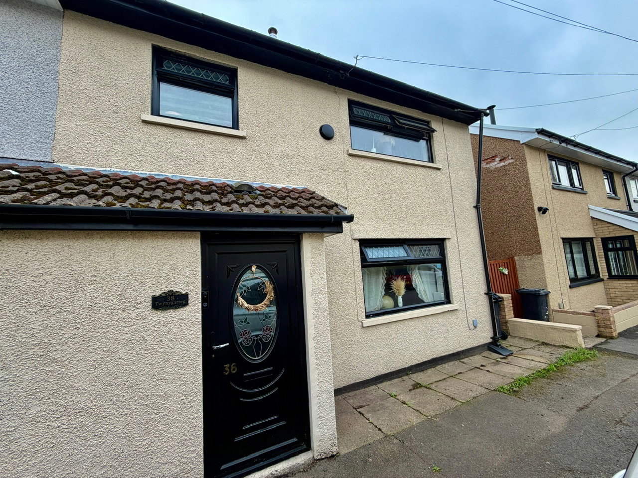 Semi Detached House for sale in Treharris, Twynygarreg, Treharris, CF46 5RL