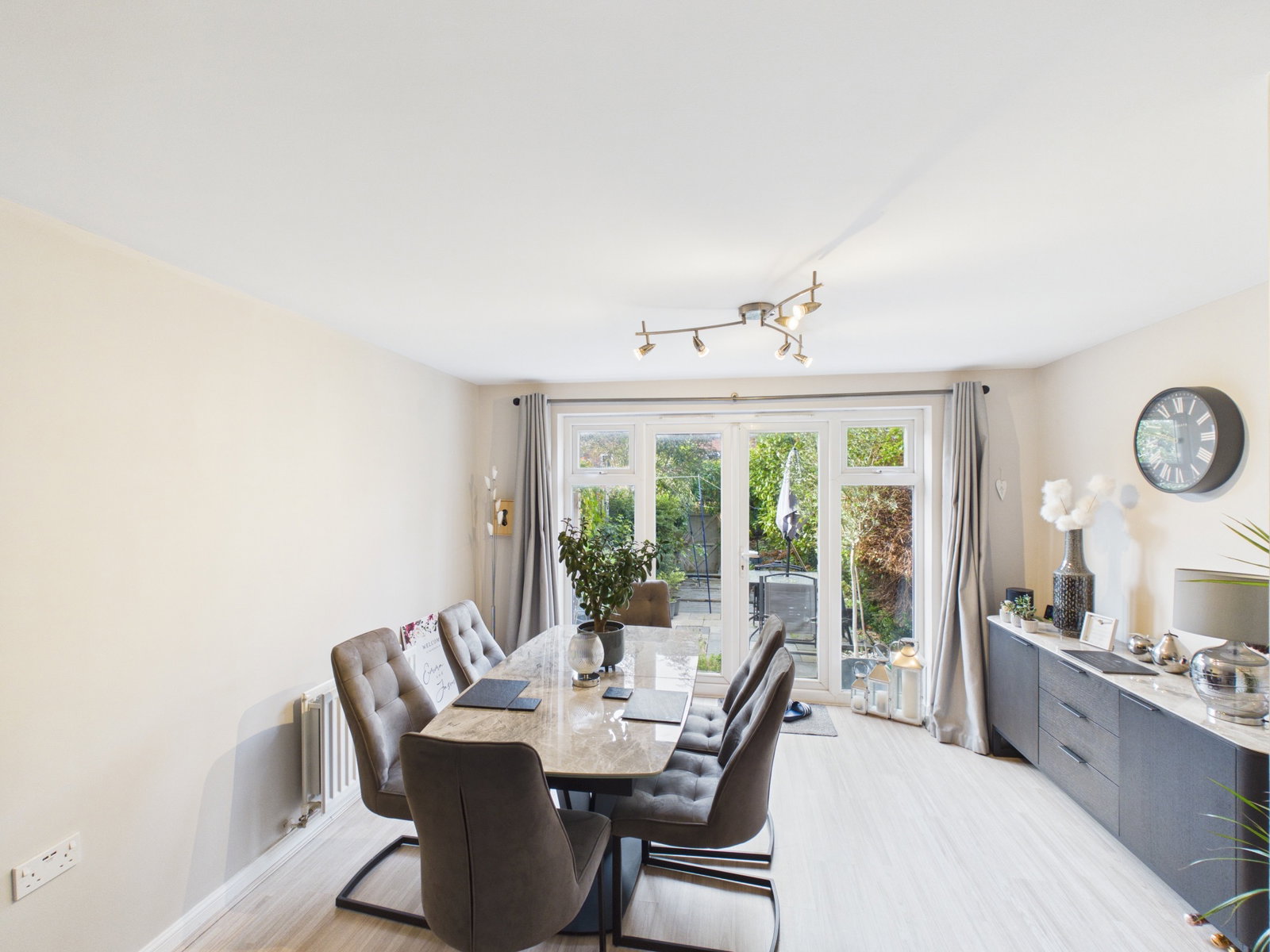 Town House for sale in Stowmarket, Peregrine Drive, Stowmarket, 1184 m²